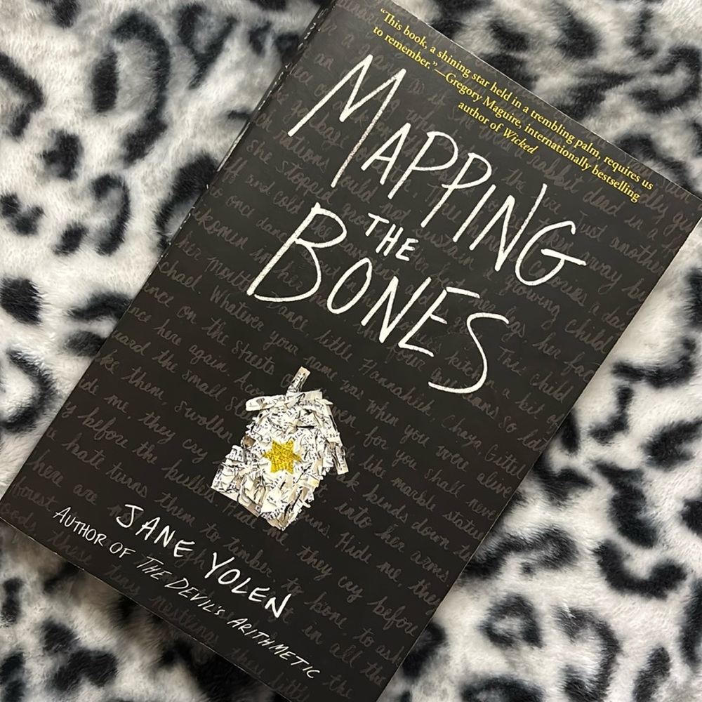 🖤Mapping the Bones by Jane Yolen paperback book